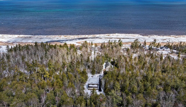Indian Shores of Lake Huron: Sleeps 5-Shared Beach Access-Golf Cart!
