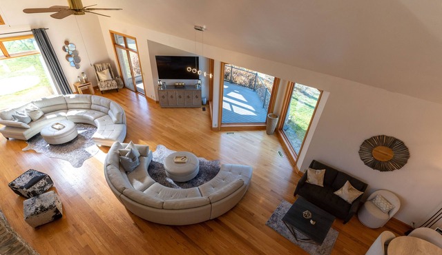 Indoor Pool with HUGE Rooms for Gatherings - East End - Lakeview
