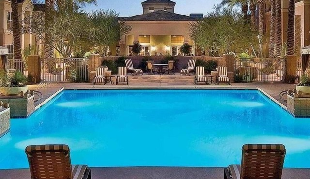 Indulge in Home Like Comfort! Short Drive to Desert Botanical Gardens, w/Pool!