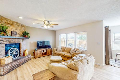 Indy Home w/Dog-Friendly Yard! 9 Mi to Dtwn