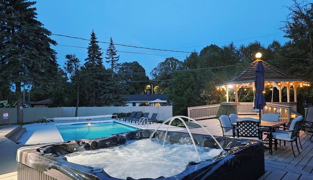 INGROUND POOL - HOT TUB - THEATER ROOM - SLEEPS 15!