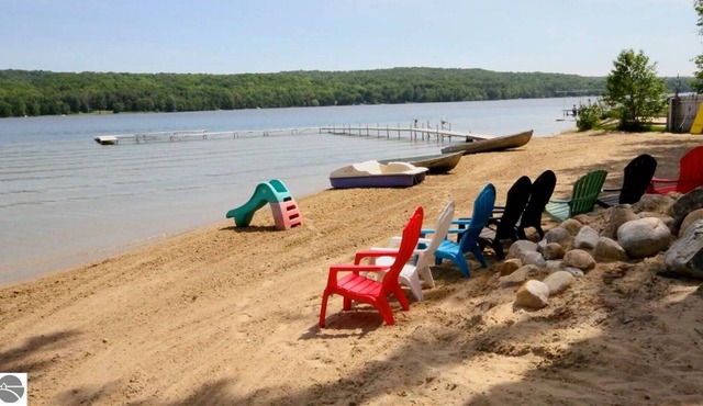 Intermediate Lake Cottage-230' Beautiful Sandy Beach