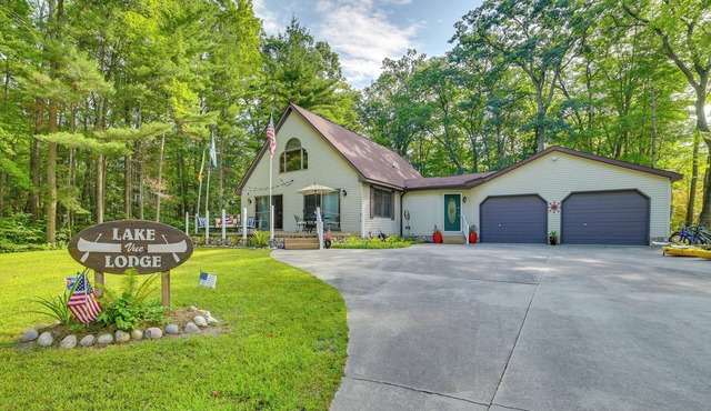Inviting ‘Lake Vue Lodge’ Home w/Fire Pit + Deck