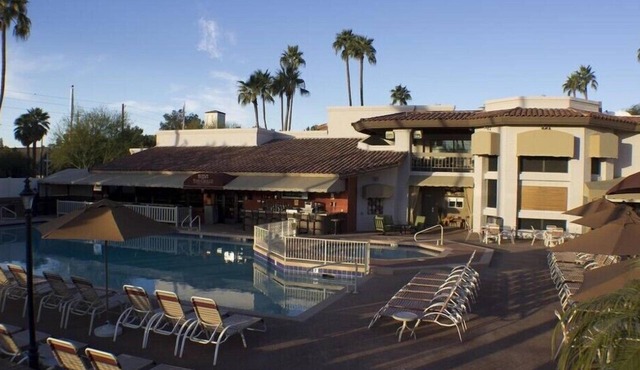 Inviting Scottsdale Studio with Tennis Courts