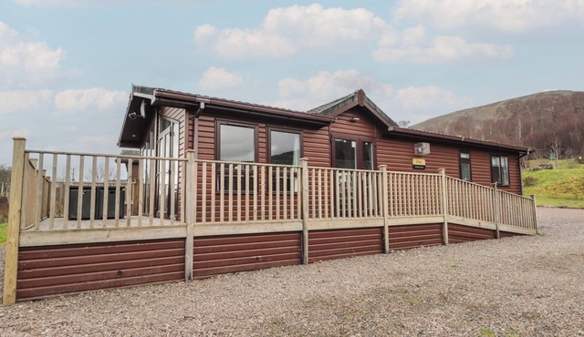 IONA LODGE, family friendly, with a garden in Spean Bridge