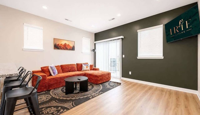 IRIE Living-Cozy Retreat 2BR House with Pool Gym
