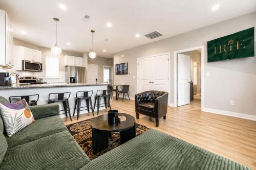 IRIE Living-Modern Kg 2Bd Gym Pool BRAND NEW