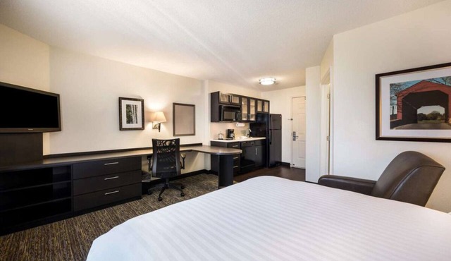 Irvine's Premier Destination for Business & Leisure! Pets Allowed, Full Kitchen!