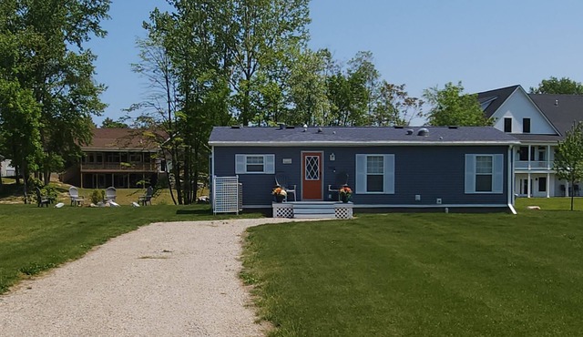 Island Cottage close to everything in downtown Caseville!