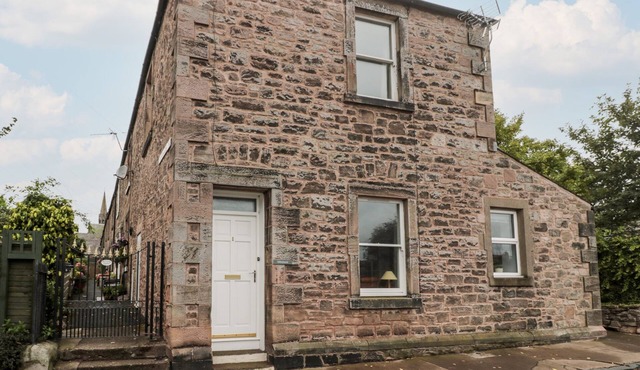 ISLESTONE, 1 TEMPERANCE TERRACE, pet friendly in Berwick-Upon-Tweed