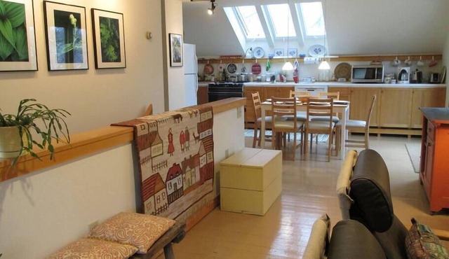 Ithaca Urban Retreat II/Mid-term rental 30 days + only
