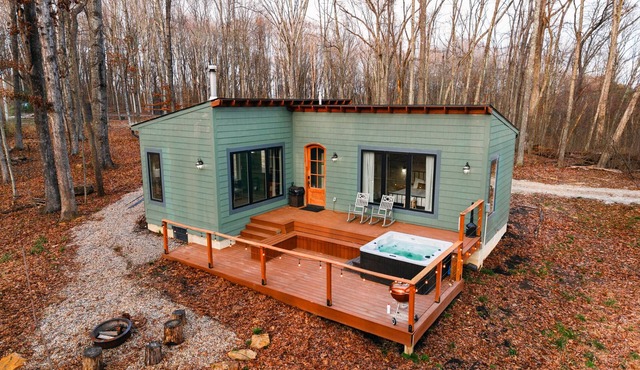 Ivy Cottage | Hocking Hills, Modern, Hot Tub