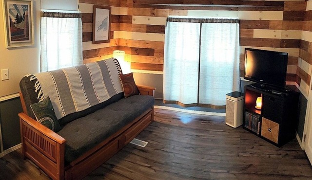 Jay Cooke Cottage: Wood sauna, dog friendly, close to state park and large yard