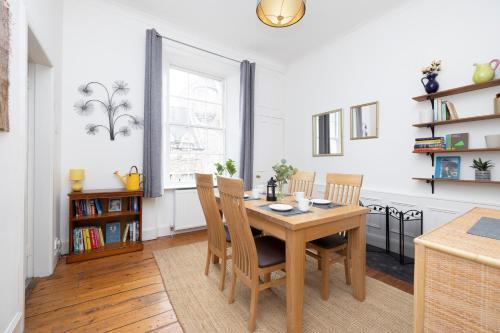 JOIVY Cosy Flat in the Heart of Edinburgh