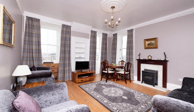 JOIVY Cozy Apt near Edinburgh Castle