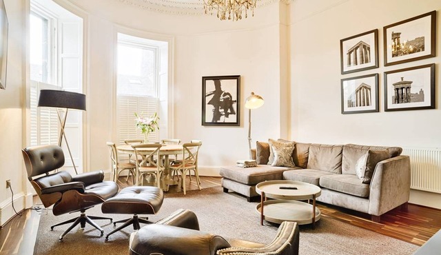 JOIVY Luxury George Street Apartments: Edinburgh Suite
