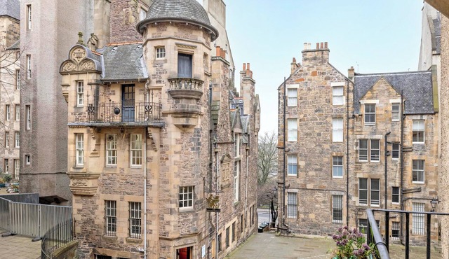 JOIVY Royal Mile Tower Apartment