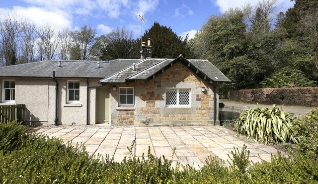 JOIVY - Stunning 3 Bed Lodge With Gardens At Gilmerton House