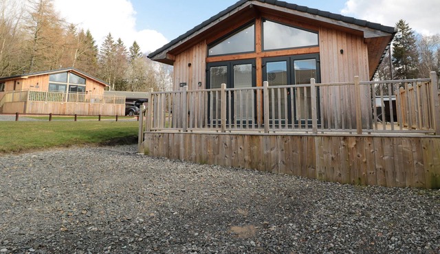 JUNIPER LODGE, pet friendly, character holiday cottage in Otterburn
