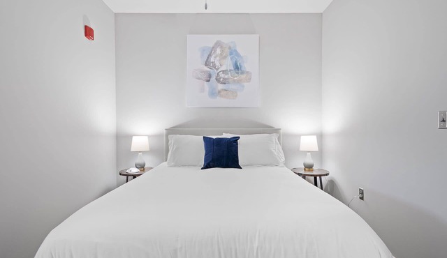 Kasa | Inviting 2 Bedroom with Amenity Access | Pittsburgh