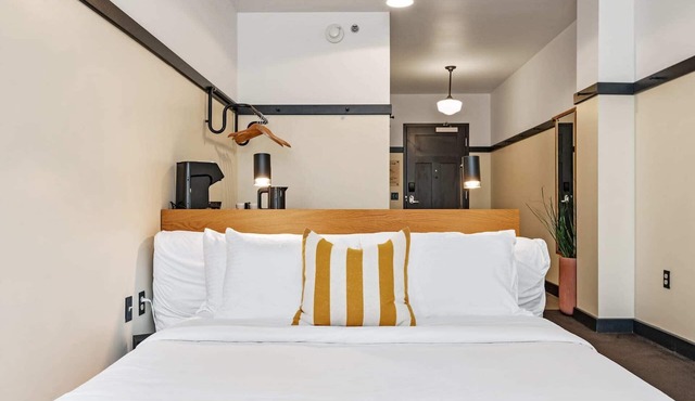 Kasa | Plenty of Nearby Attractions, Cozy Studio | The Maverick