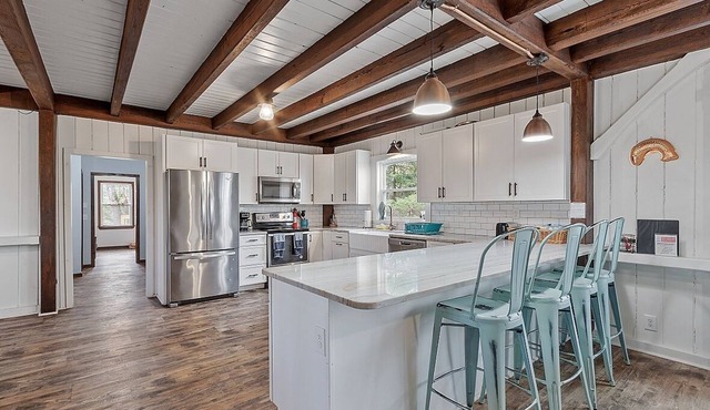 Kennebunkport Summer Rental walk to Dock Square! PET Friendly!