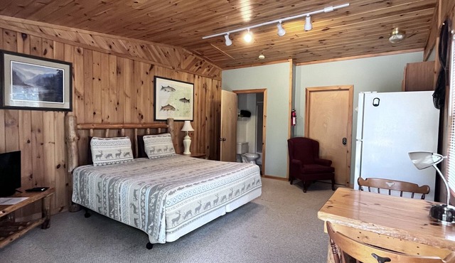 King Bed Cabin In Manistee National Forest