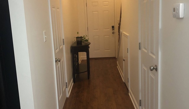 King Bed Mins From Downtown Bowling Green