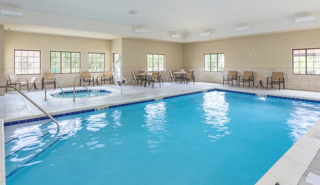 King Studio | Free Breakfast Buffet. Pool & Hot Tub Access.