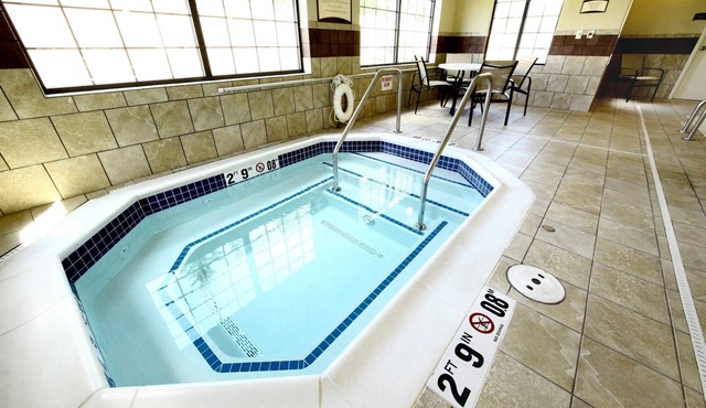 King Suite. Free Breakfast. Pool & Hot Tub. Gym. Near the Minot Air Force Base!