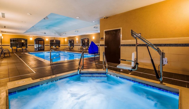 King Suite Near BIS | Free Daily Breakfast + Indoor Pool