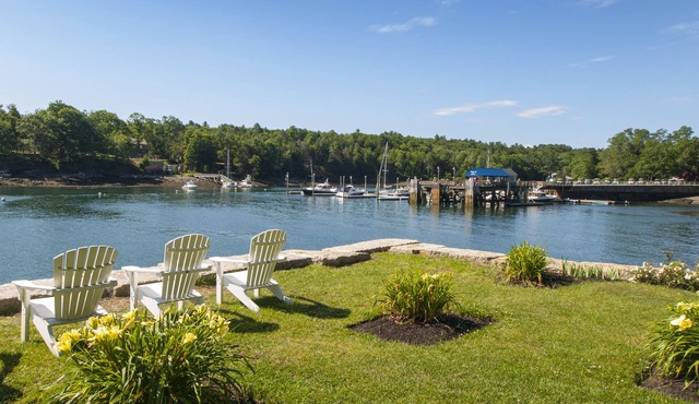 King Suite with Kitchenette & Balcony on Great Diamond Island