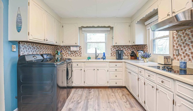 Kittery Retreat – A Serene Escape for 10, Quick Trip to Beaches & Dining