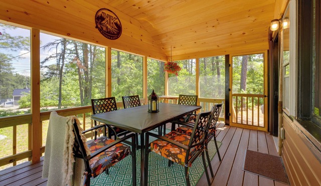 'Knotty Kabin' Rustic Waterboro Cabin By Lake