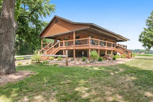 Knotty Pine Escape
