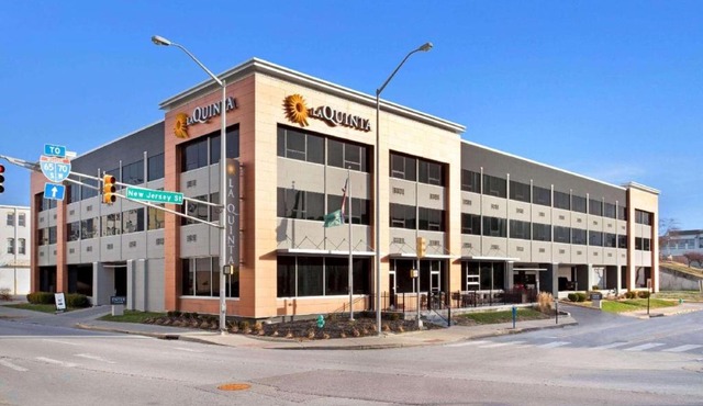 La Quinta Inn & Suites by Wyndham Indianapolis Downtown