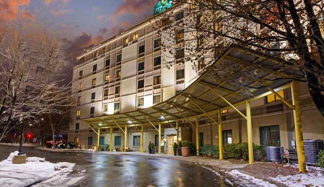 La Quinta Inn & Suites by Wyndham Boston Somerville