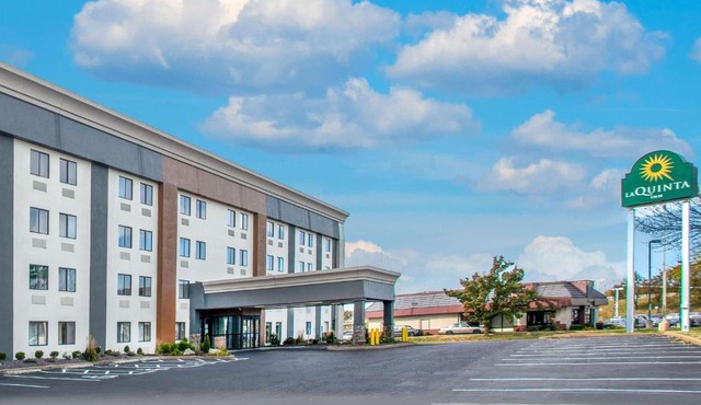 La Quinta Inn & Suites by Wyndham St Louis Hazelwood North