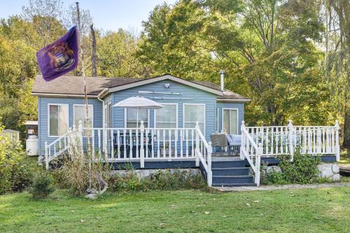 Lake Access Steps Away: Dock, Deck & Grill!