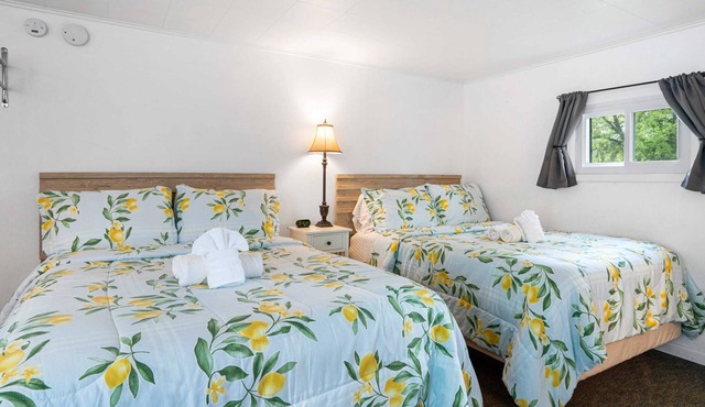 Lake Charlevoix Roadside Motel | 2 Bed Suite
