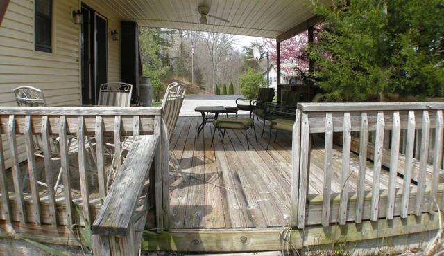 Lake Cumberland Vacation Home, Overlooking Private Fishing Pond