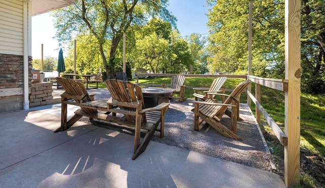 Lake Erie Compound | Beach | Fire Pit | Hot Tub | Sleeps 18