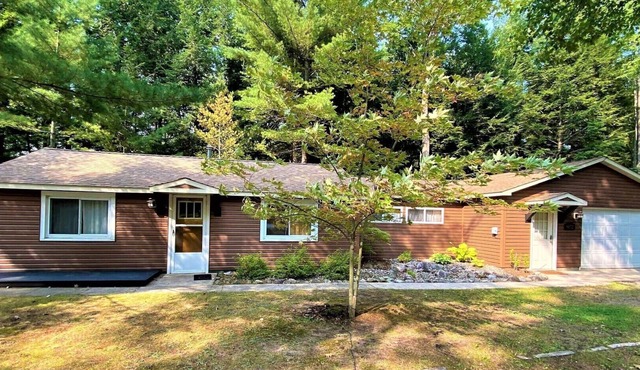 Lake Front Cottage in Kalkaska