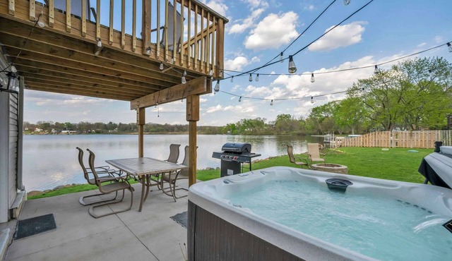 Lake Front - Hot Tub - Kayaks - Fire Pit-Sleeps 10
