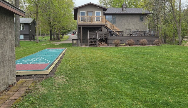 Lake home, 3 bd 3 bath, 2 car garage deck, dock, Video game, foosball, quiet bay