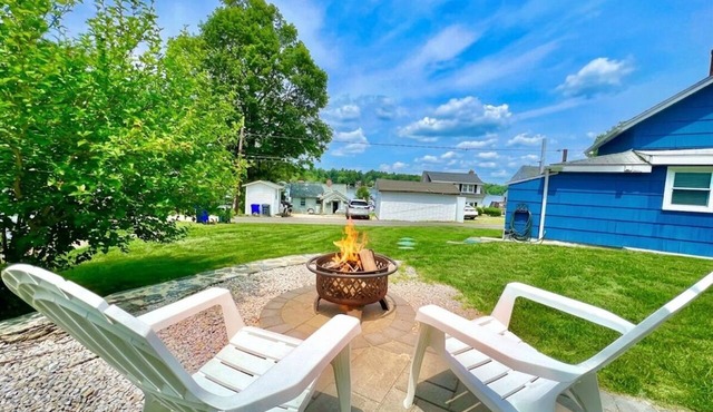 Lake House Hampstead, NH 5 guests 2 bedrooms 3 beds 1 bath across from the lake