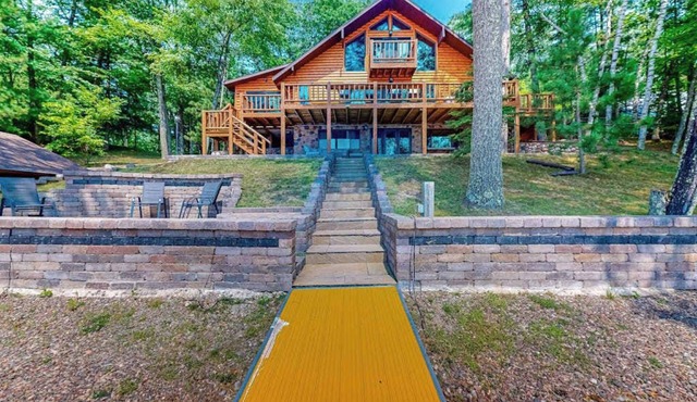 Lake House on Little Crawling Stone Lake w/patio, docks, grill, firepit, & WIFI