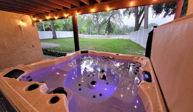Lake Retreat, Year Round Hot Tub, Pool Table, Kayaks