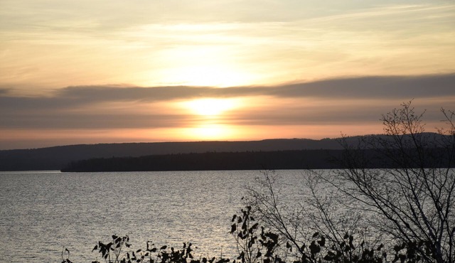 Lake Superior Lake-Front! Book Late Summer and Fall Now!