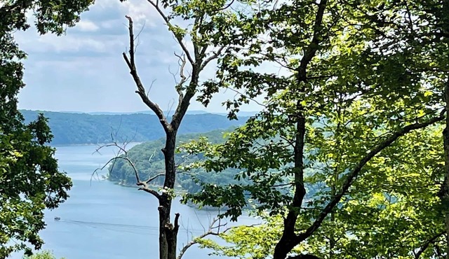 Lake View Loft Cabin is only 2 miles from Wolf Creek Marina, Lake Cumberland KY